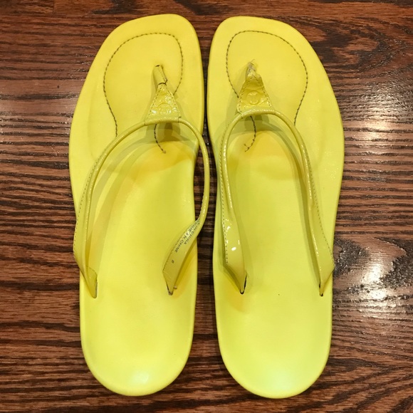 lululemon flip flops